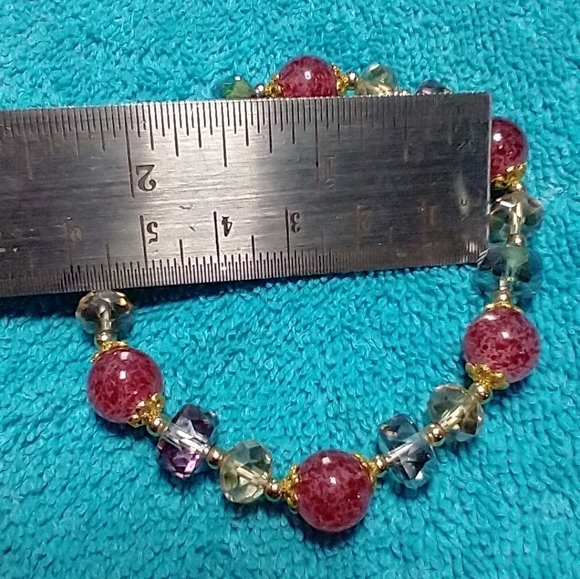 Goldtone red aurora beaded stretch bracelet - Picture 3 of 3